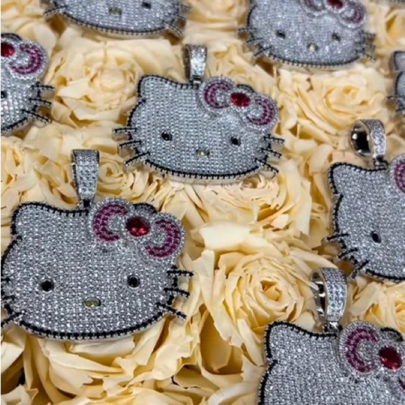 Silver and Pink Hello Kitty Pendant Necklace 16 inch - Picture 4 of 4